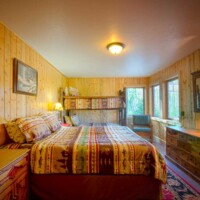 flat-tops-hunting-cabin-bedroom