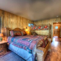 flat-tops-hunting-cabin-bedroom